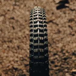 e*thirteen Grappler RS Tire 27.5 x 2.4 - Radial Casing (Momentum Compound)