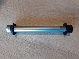 Axle Kit 135mm/10mm for EVO-10 RE Reverse