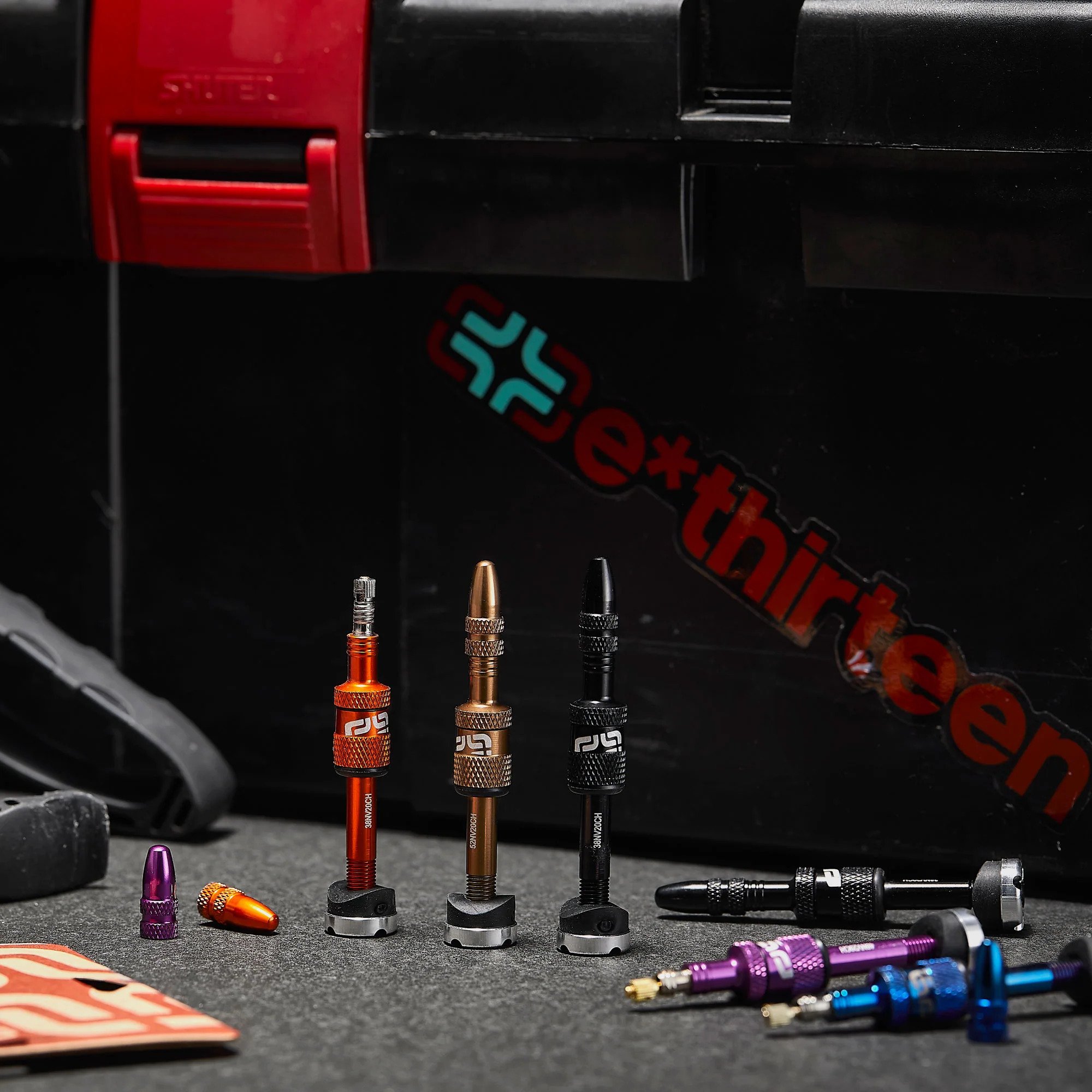 black tubeless valves